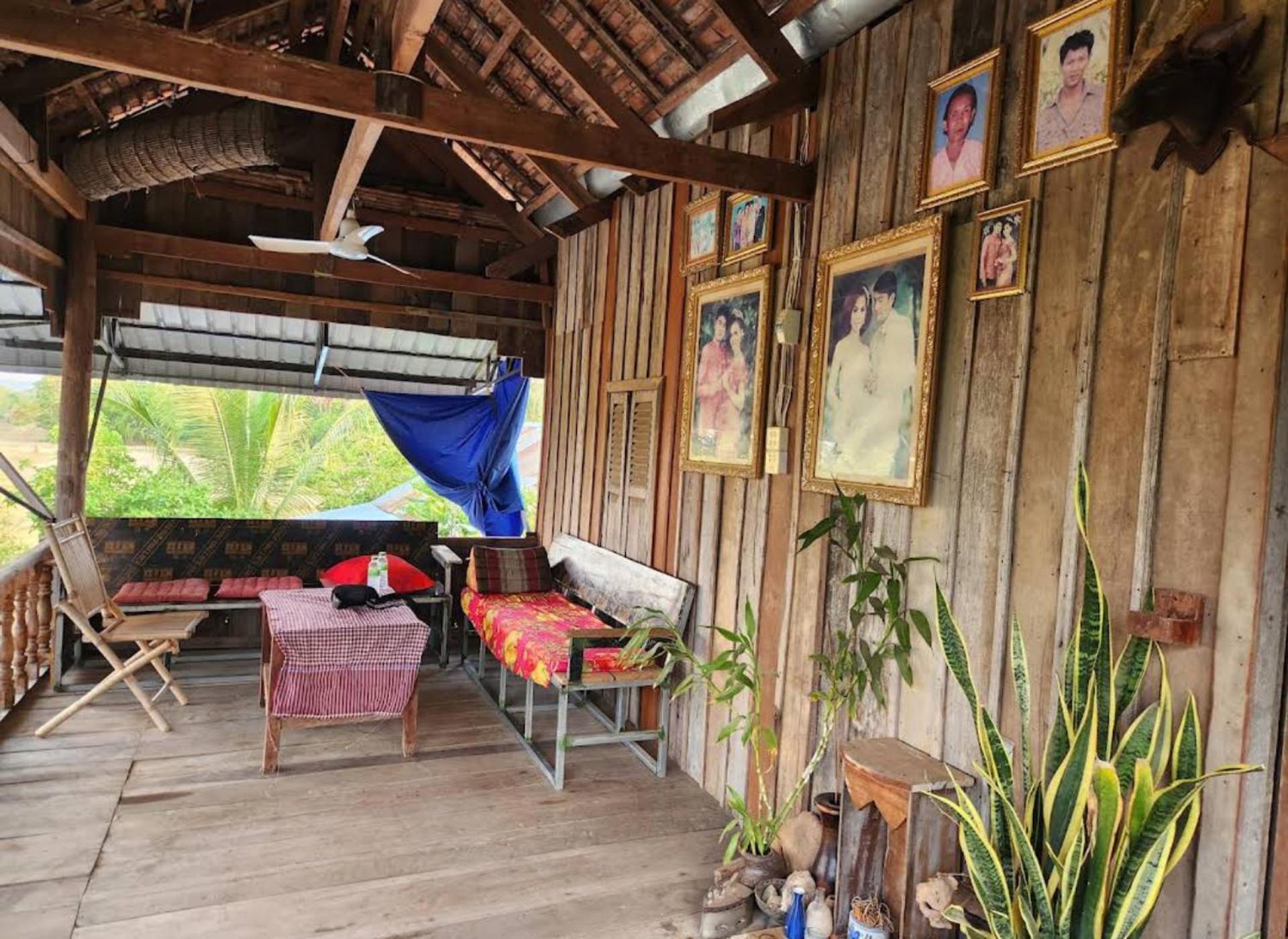 Family Batcave Homestay Battambang Exterior photo