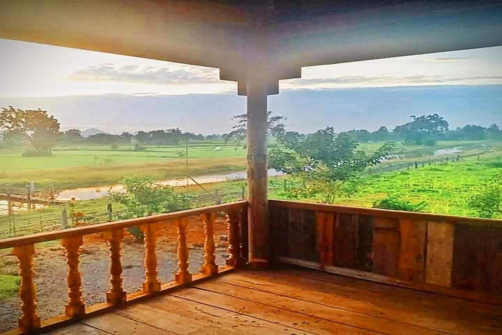Family Batcave Homestay Battambang Exterior photo