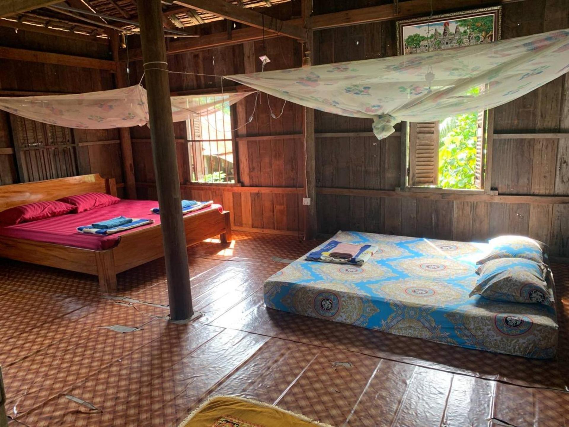 Family Batcave Homestay Battambang Exterior photo