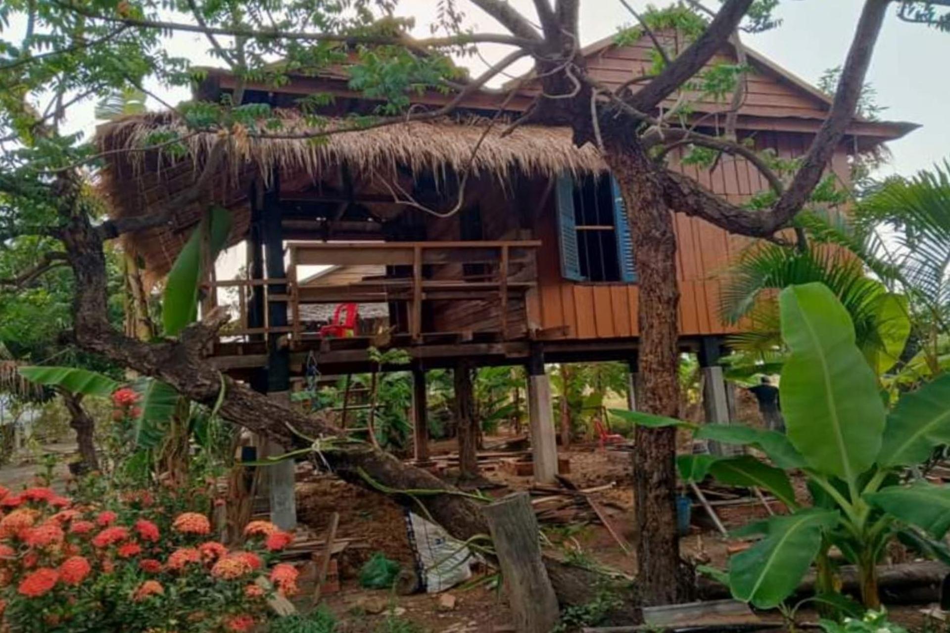 Family Batcave Homestay Battambang Exterior photo