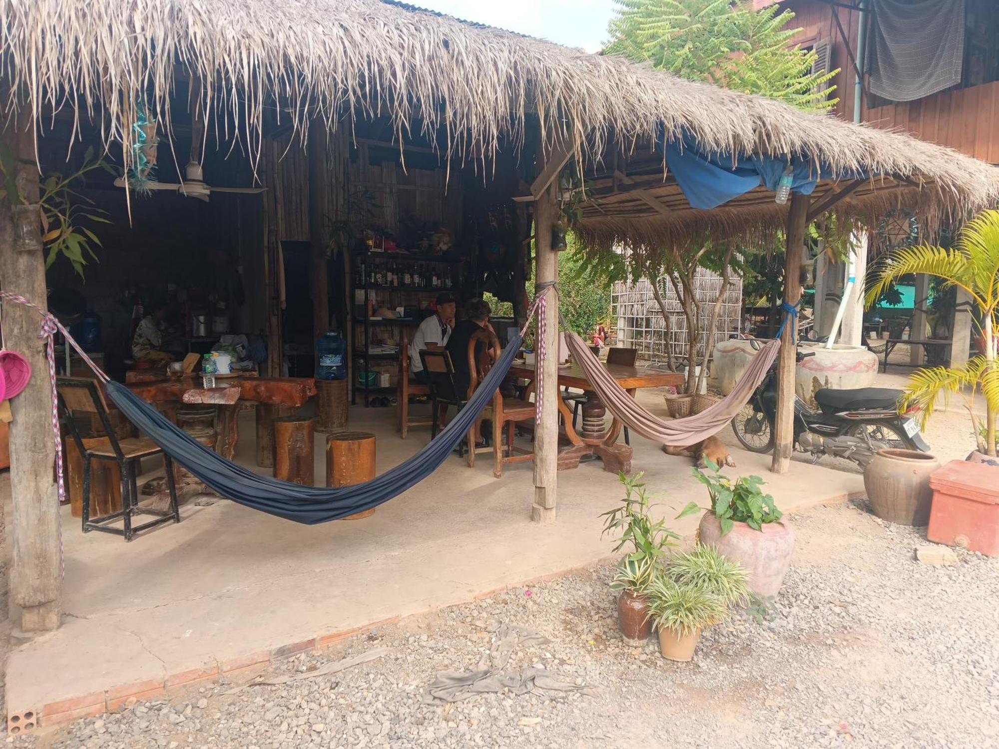 Family Batcave Homestay Battambang Exterior photo