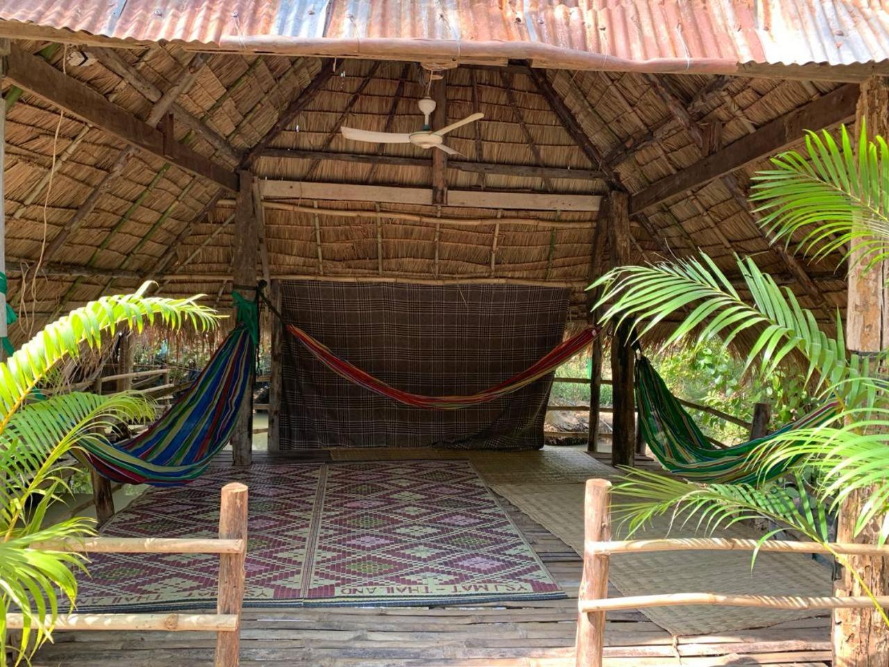 Family Batcave Homestay Battambang Exterior photo