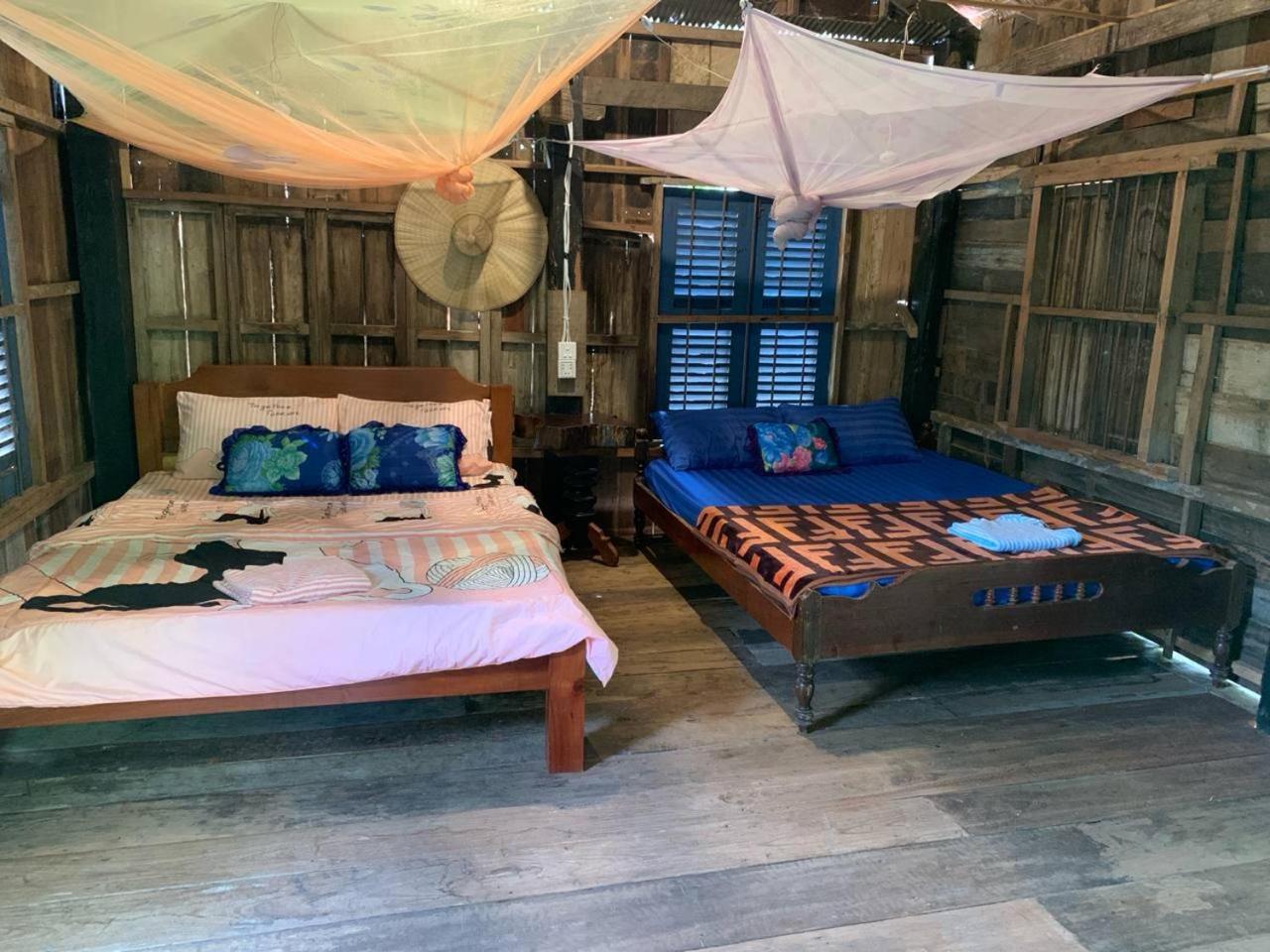 Family Batcave Homestay Battambang Exterior photo