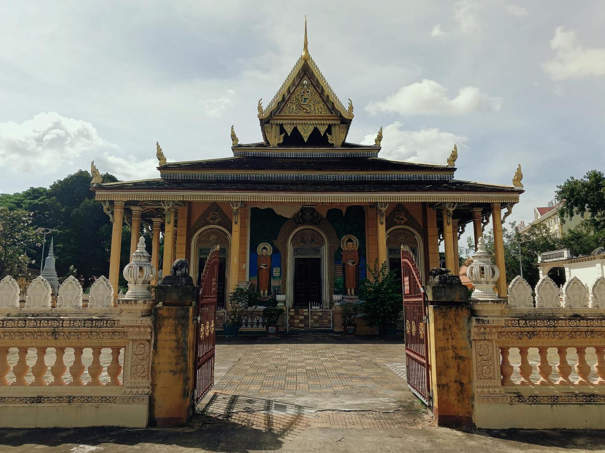 Family Batcave Homestay Battambang Exterior photo