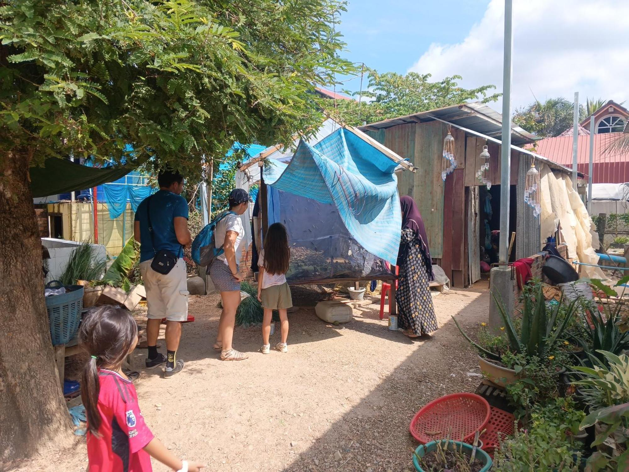 Family Batcave Homestay Battambang Exterior photo