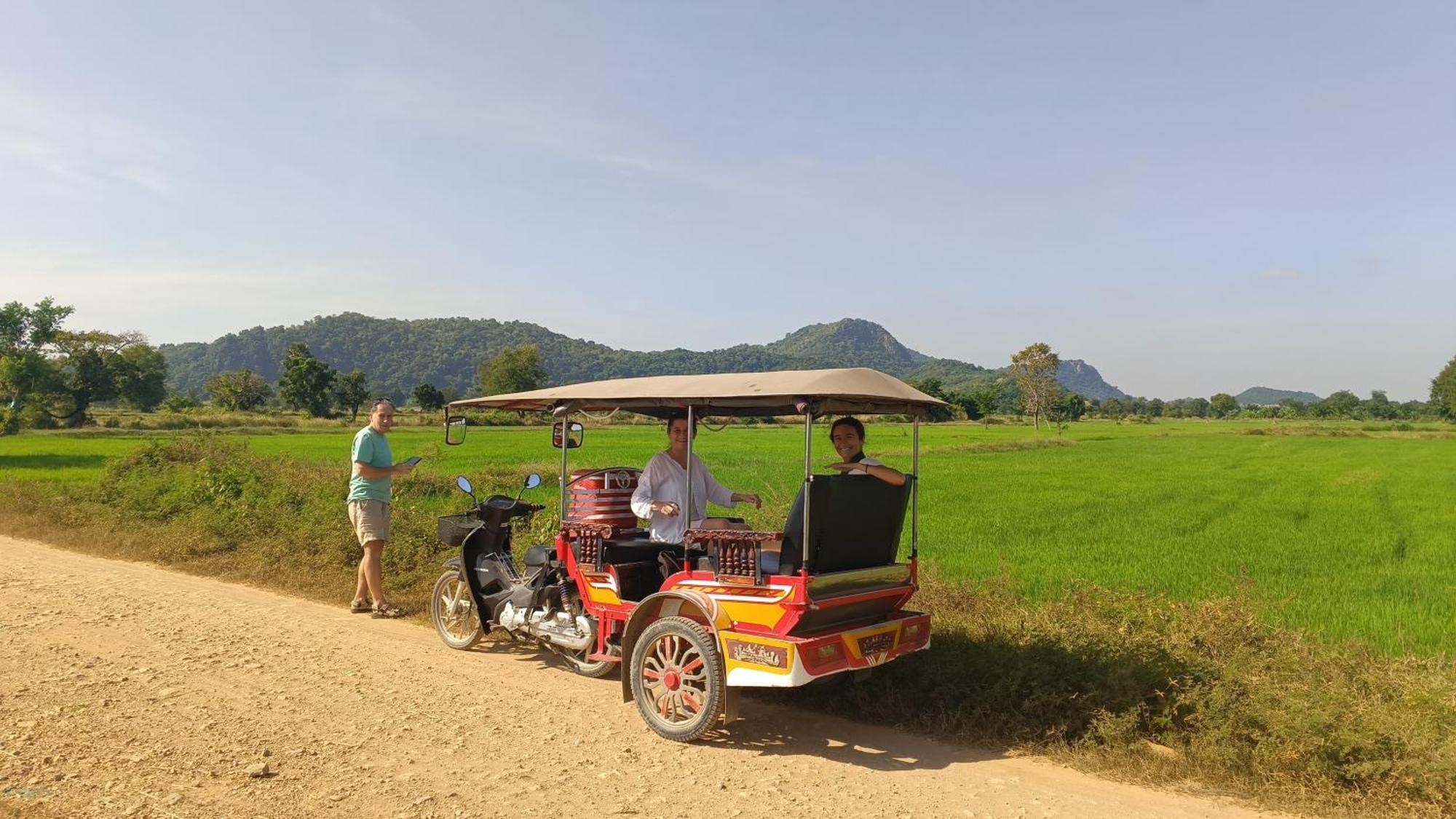 Family Batcave Homestay Battambang Exterior photo