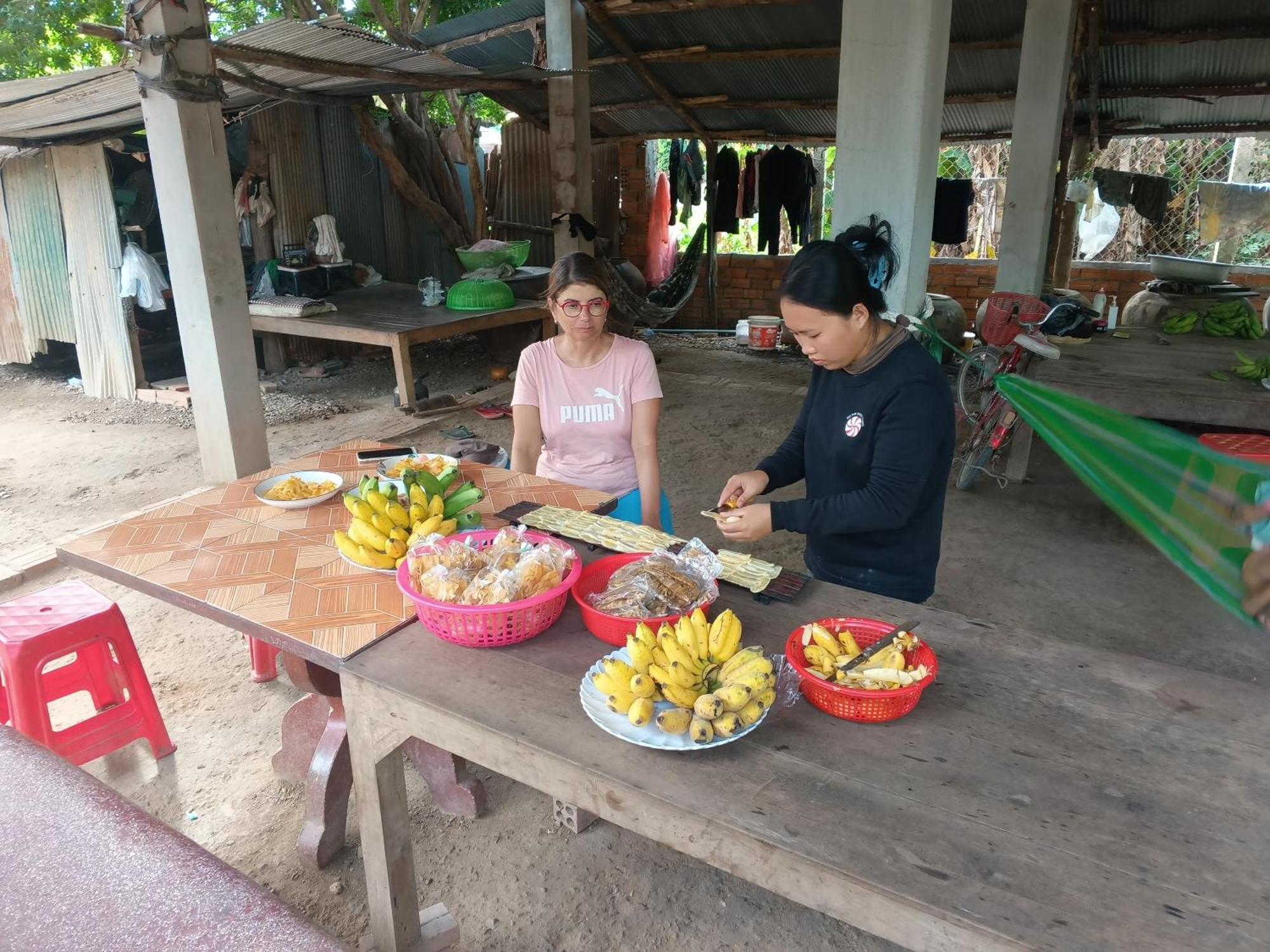 Family Batcave Homestay Battambang Exterior photo