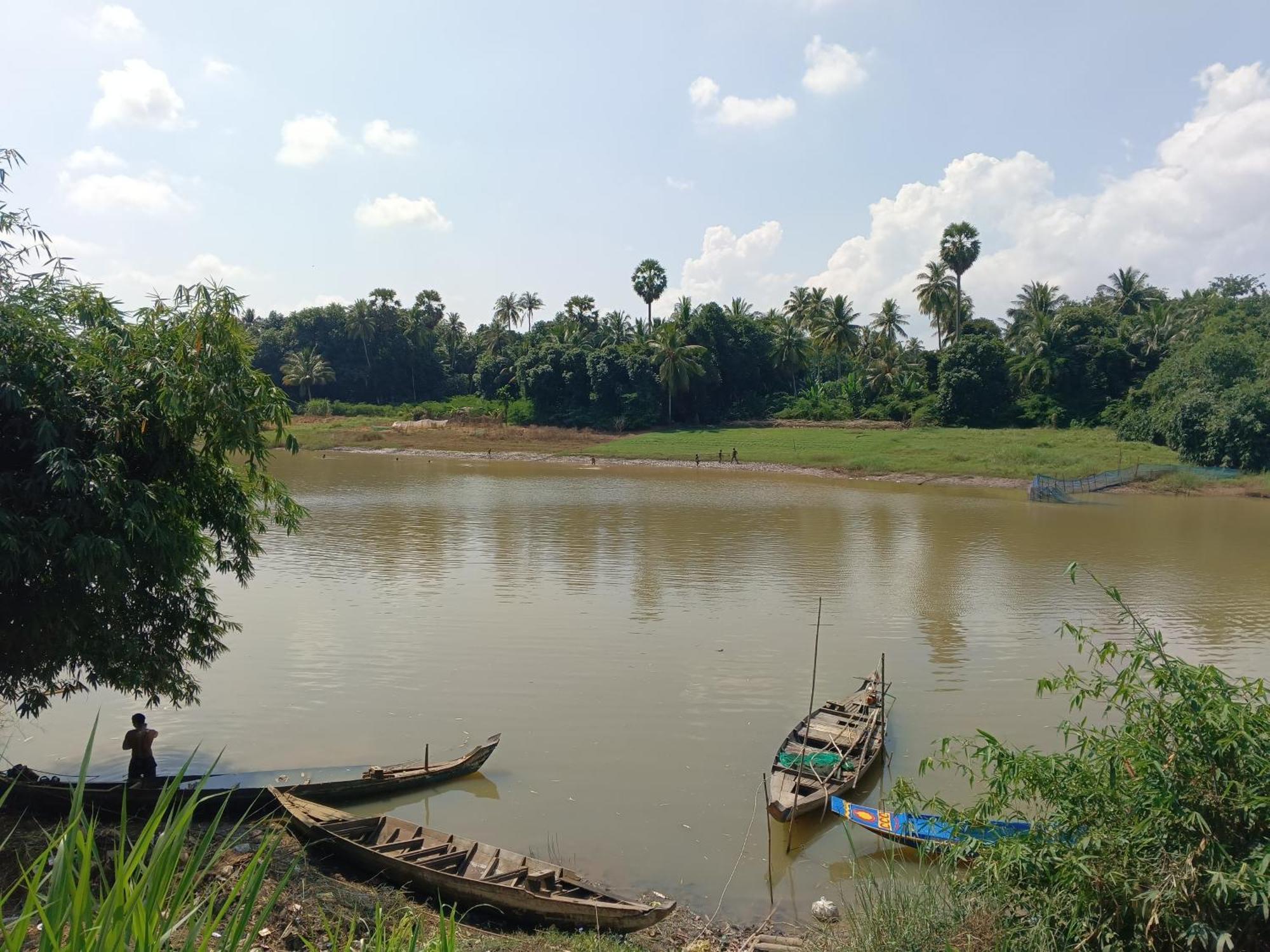 Family Batcave Homestay Battambang Exterior photo