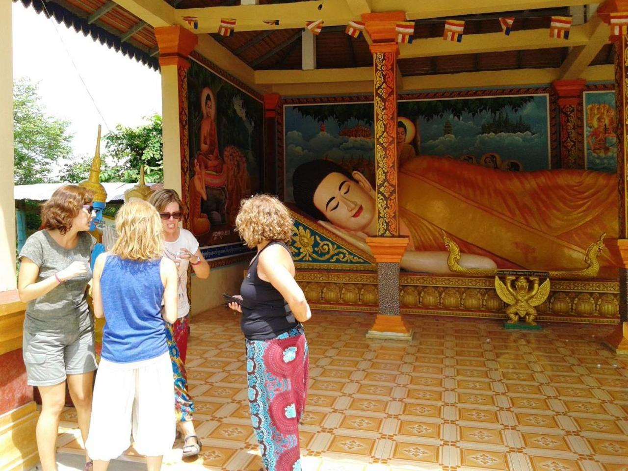Family Batcave Homestay Battambang Exterior photo
