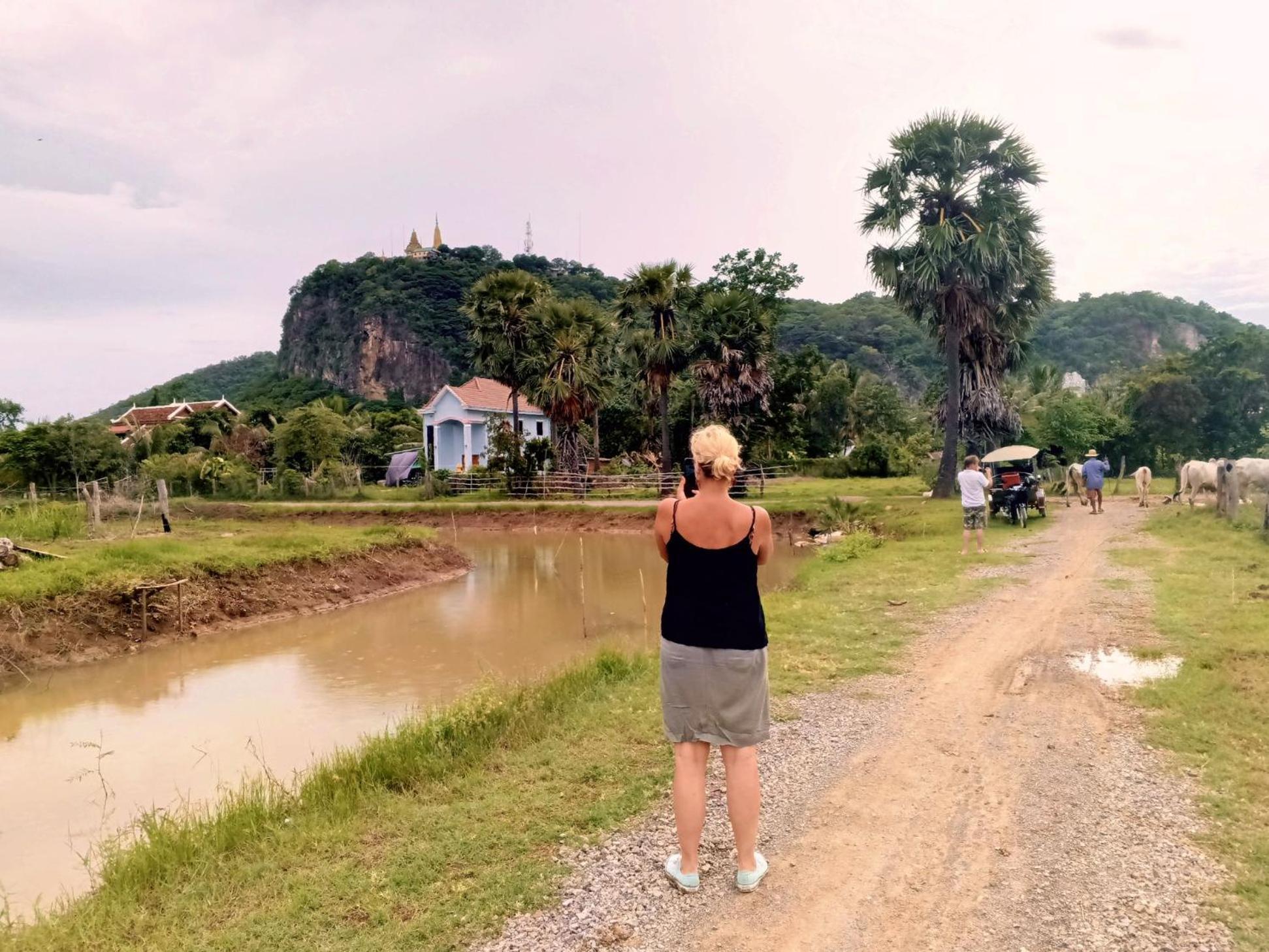 Family Batcave Homestay Battambang Exterior photo