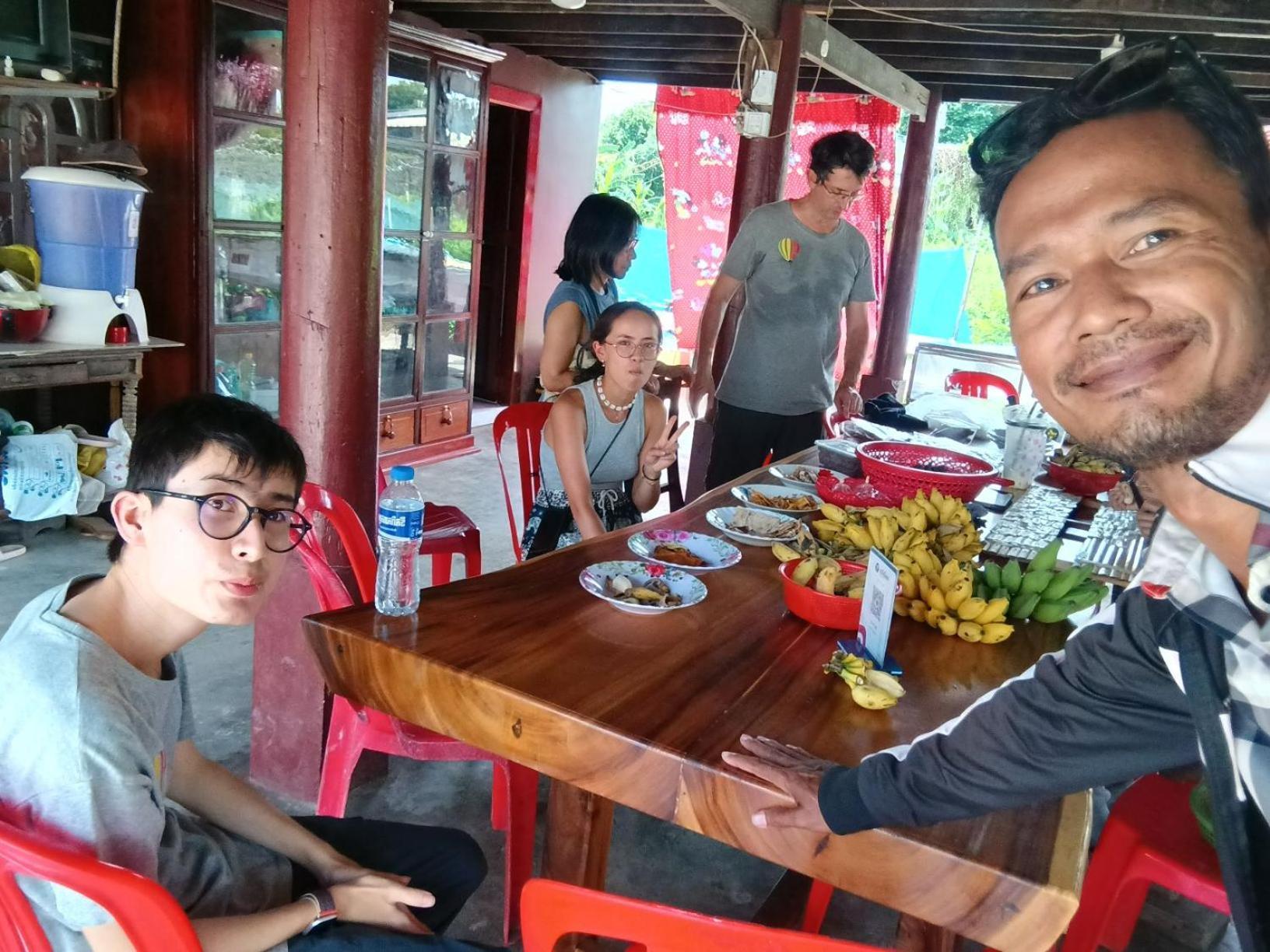 Family Batcave Homestay Battambang Exterior photo