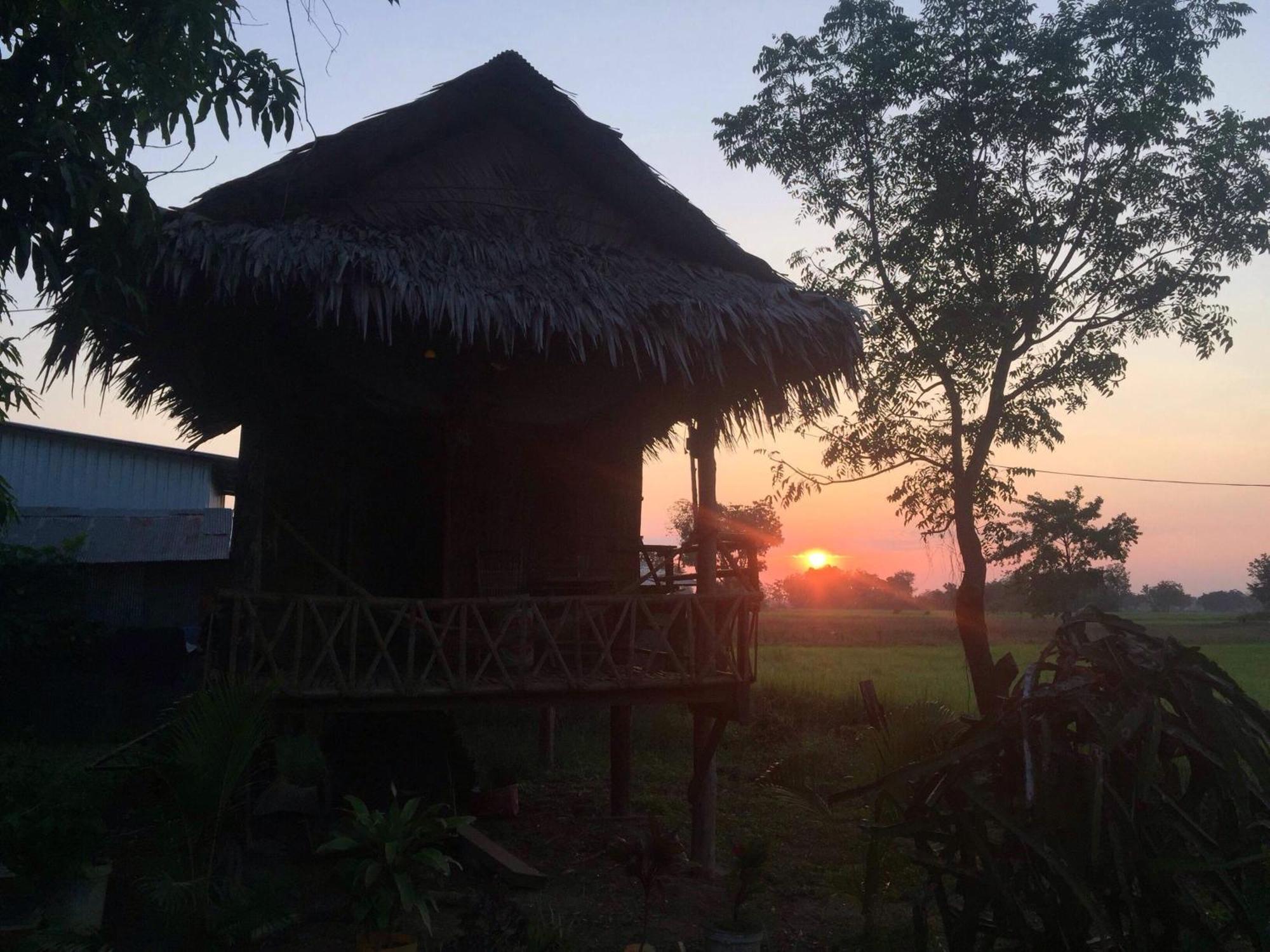 Family Batcave Homestay Battambang Exterior photo